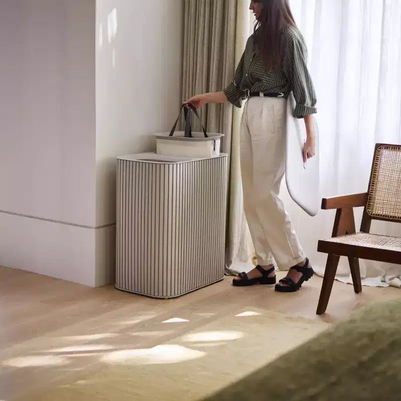 Cesto per la biancheria Joseph Joseph Tota Luxe 90L con separazione in bambù - Ecru