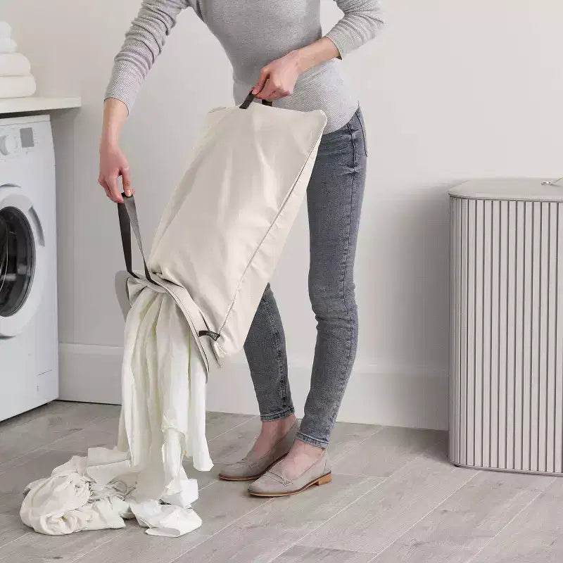 Cesto per la biancheria Joseph Joseph Tota Luxe 90L con separazione in bambù - Ecru