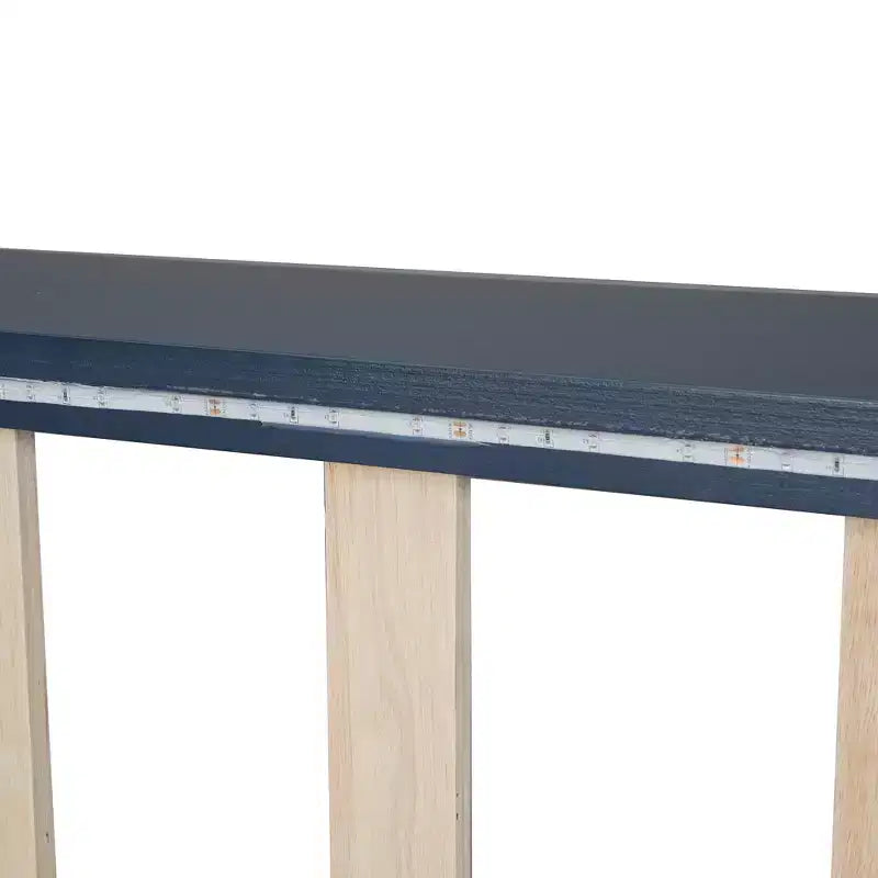 Letto a piattaforma a forma di auto da corsa per bambini in legno, con LED e schienale imbottito