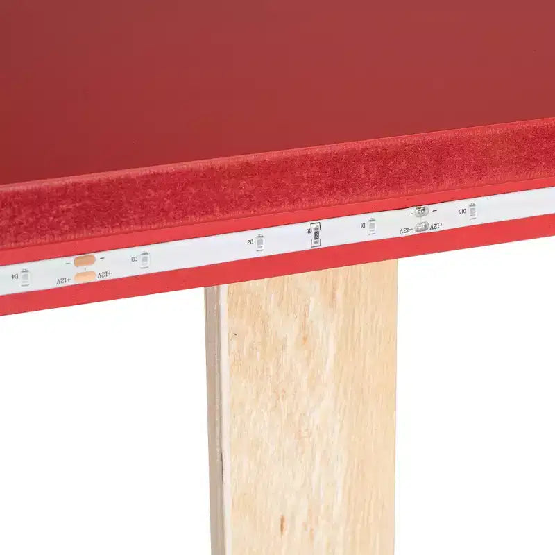 Letto a piattaforma a forma di auto da corsa per bambini in legno, con LED e schienale imbottito