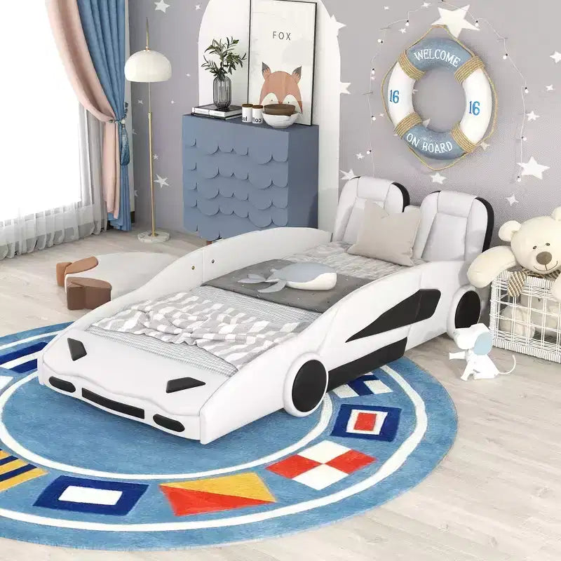 Letto a piattaforma a forma di auto da corsa per bambini in legno, con LED e schienale imbottito