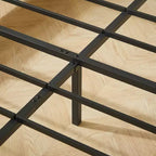 Struttura letto Whitmore rustica in legno curvato con robusto supporto in ferro