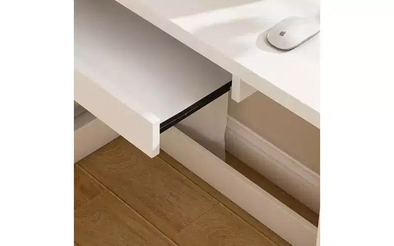 Scrivania per computer con vetrinetta e illuminazione LED integrata, scrivania angolare a L, con porte di ricarica USB e vassoio per tastiera, bianca