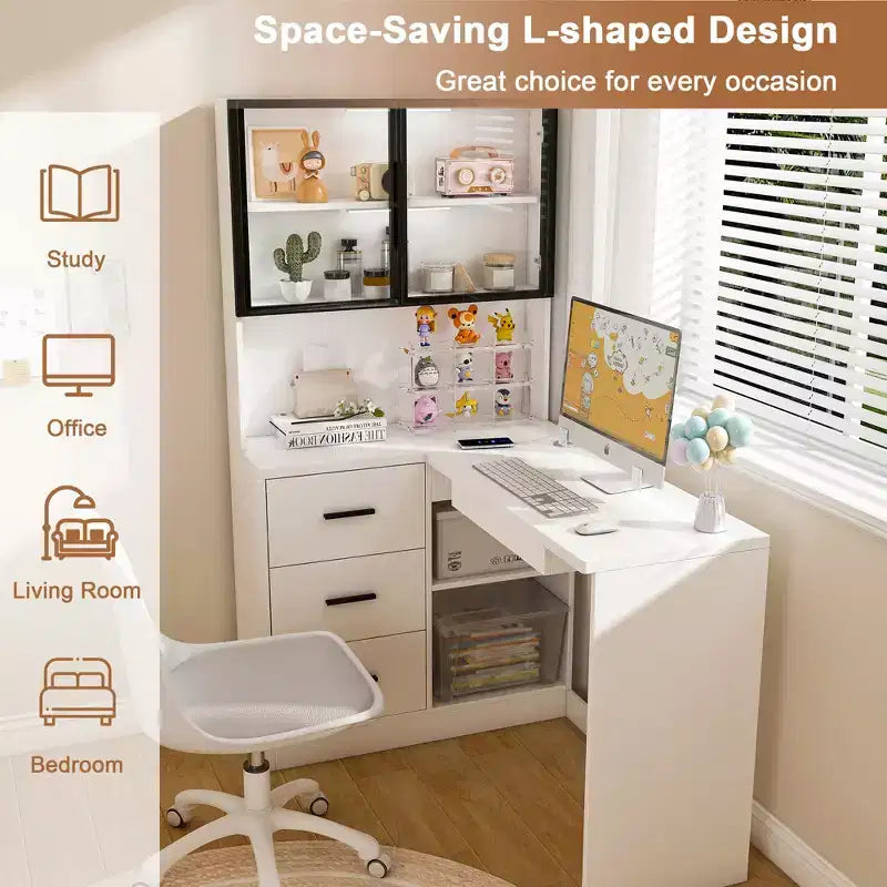 Scrivania per computer con vetrinetta e illuminazione LED integrata, scrivania angolare a L, con porte di ricarica USB e vassoio per tastiera, bianca