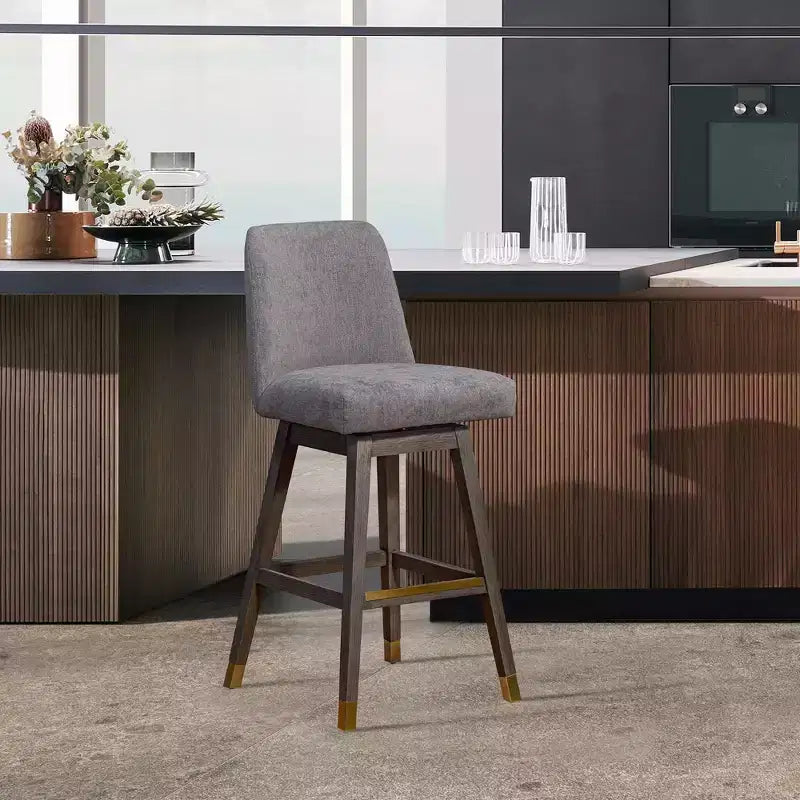 Sgabello da Bar Girevole Armen Living Amalie con Finitura in Legno e Tessuto