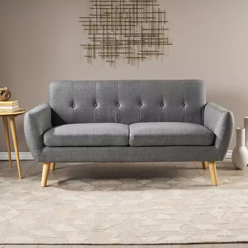 Divano GDFStudio Sheena Mid-Century Modern a 2 posti, imbottito e capitonné, 67,25 pollici
